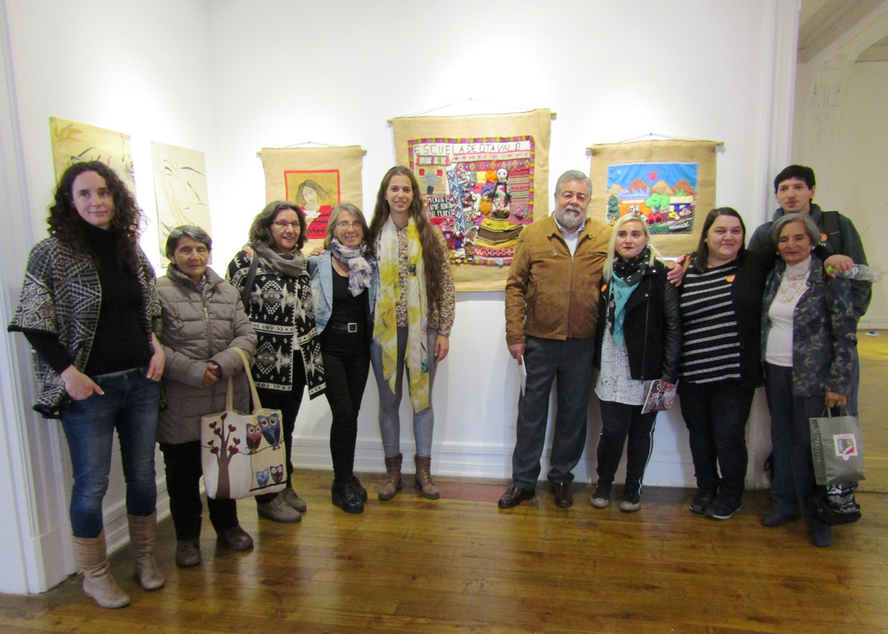 Exhibition attendees pictured with exhibition facilitator Tere Chad (centre), curator Roberta Bacic (left) and Patricio Damm, retired Chilean Ambassador (right). (Photo: Andrea González)